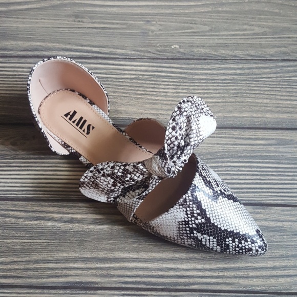Last 1! Sale! Snake Skin Flats - Picture 2 of 4